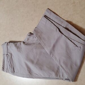 Old Navy women's Pixie pants.  Size 6 regular.